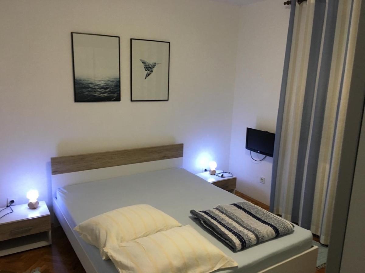 Nela Apartment Rabac Esterno foto